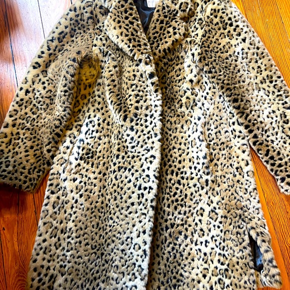 Worthington Jackets & Blazers - Gorgeous  vintage faux fur leopard coat, super warm, excellent condition.